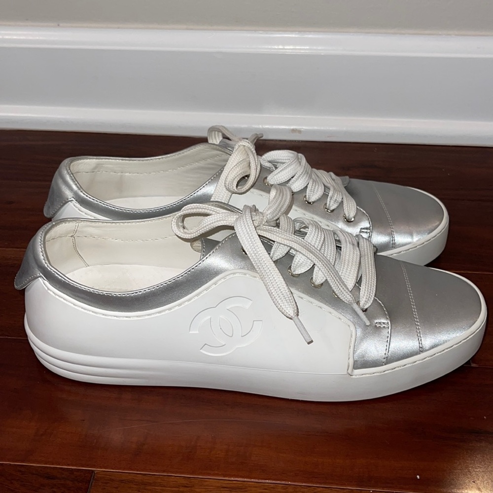 Chanel Sneakers white and Silver